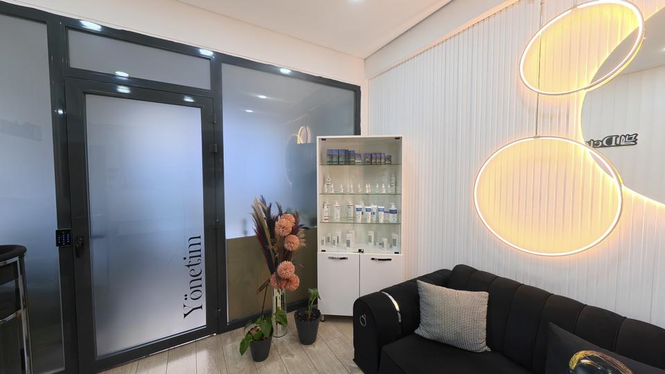 Saloon NN — Karşılama